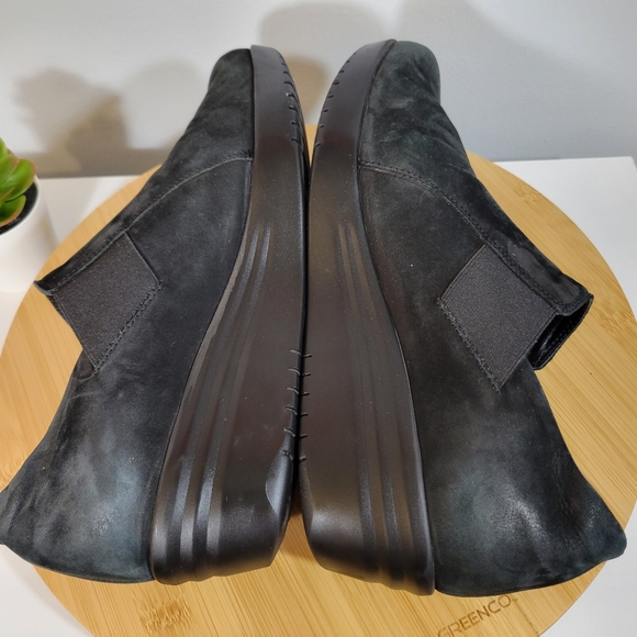 MEPHISTO solid black almond toe wedge slip on casual work comfort shootie - Picture 11 of 11